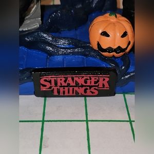 Stranger Things Eddie Playing Guitar NETFLIX Diaroma Halloween Theme 8” Rare NEW